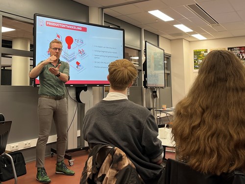 Presentatie van Hollarts tijdens de Pressure cooker op de HAN